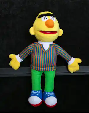 KAWS - Sesame Street, Plush Toy Bert Limited edition 2018. kaufen? Bieten Sie von 50!