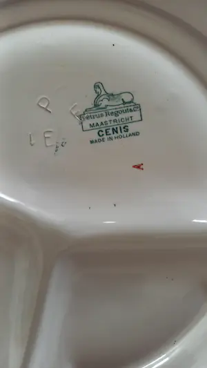 Firma Regout & Co - Platte schaal drievaks dekor Cenis. kopen? Bied vanaf 45!