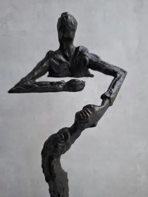 Klaas van den Berg - Sculptuur ondersteunende man kopen? Bied vanaf 119!