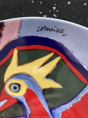 Corneille - Bord “ Vrolijke vogel” kopen? Bied vanaf 50!