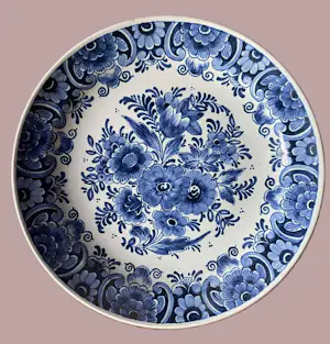 Potterie Oud Delft - set van een blauw -wit en een polychroom bord / schaal kopen? Bied vanaf 30!