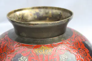 Niet of onleesbaar gesigneerd - Unieke Zeer Oude Bronzen Cloisonne Schaal en twee Cloisonne Vazen (20e eeuw) kopen? Bied vanaf 1!