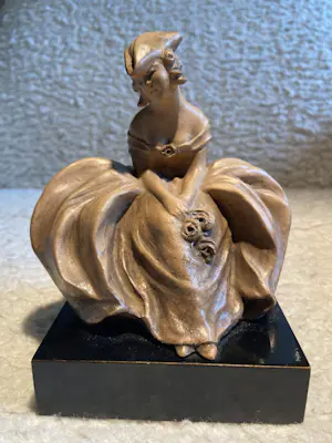 Guido Cacciapuoti - Gres d’arte beeldje dame met bloemen kopen? Bied vanaf 100!