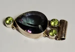 Nieuw zilveren hanger met Alexandriet en Peridoot kopen? Bied vanaf 55!