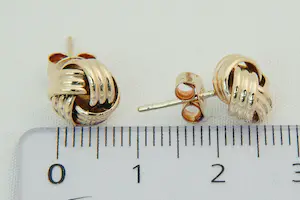 85 - Elegant paar 14krt rosé gouden oorstekers model - fraai afgewerkte "knopen" kopen? Bied vanaf 60!