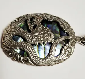 Nieuwe zeldzame zilveren hanger abalone, parelmoer, met een  Chinese draak kopen? Bied vanaf 75!