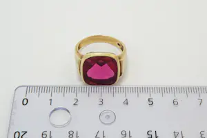 5- Grote en mooi bewerkte 14 krt geel gouden ring met gefacetteerde  kleursteen kopen? Bied vanaf 300!