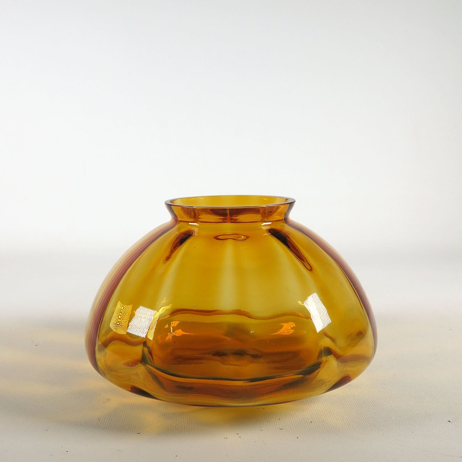 Andries Dirk Copier Glas, Amberkleurige optiekvaas door Glasfabriek