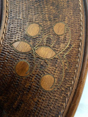 Curiosa - 2 Poolse folkloristische borden met zeer verfijnd houtsnijwerk kopen? Bied vanaf 1!