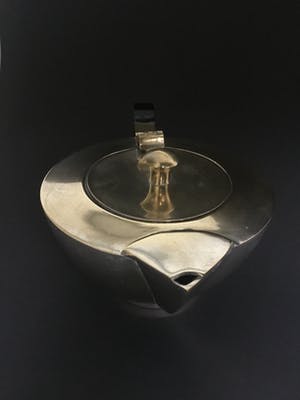 Niet of onleesbaar gesigneerd - Theepot in Bauhaus stijl kopen? Bied vanaf 1!