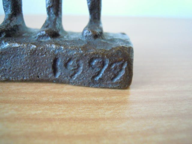 Jos Gielen - Gesigneerd zwaar bronzen beeld met de titel " VRIENDSCHAP " kopen? Bied vanaf 65!