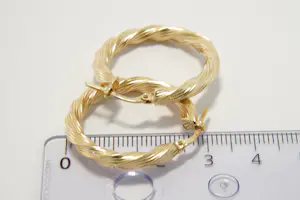 89 - 14 karaats paar geelgouden holle gedraaide oorringen kopen? Bied vanaf 195!