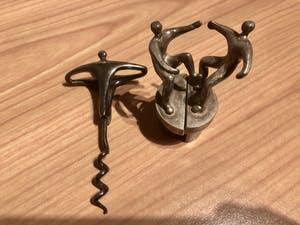 Corry Ammerlaan - Kurkentrekker en 2 delig beeldje met 2 personen. kopen? Bied vanaf 15!