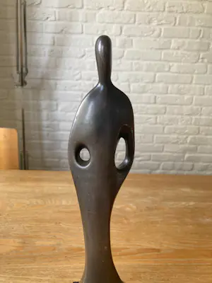 Brons (Onbekend) - Elegant beeld op een sokkel van zwart marmer kopen? Bied vanaf 60!