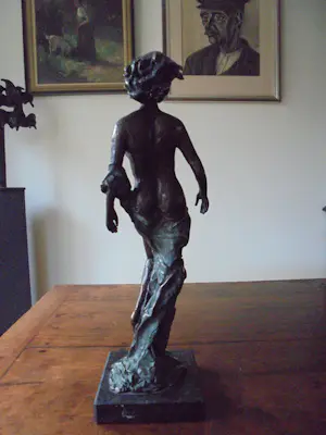 Marianne Houtkamp - Elegante, jonge dame.Prachtig patina! kaufen? Bieten Sie von 595!