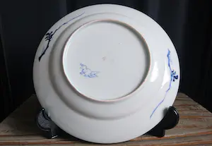 Niet of onleesbaar gesigneerd - 19e eeuws Japans (Edo-periode) bord in Chinese stijl kopen? Bied vanaf 1!