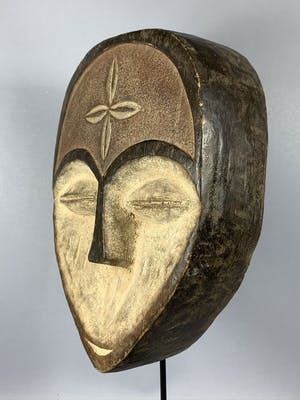 Kwele - 200605- Tribal used African Mask from the Kwele - Gabon. kopen? Bied vanaf 35!