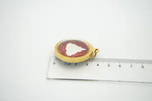 46- Thailand - gouden 18krt Boeddha hanger op rood en zwart emaille achtergrond kopen? Bied vanaf 180!