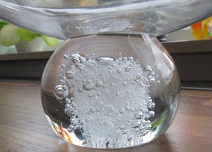 Niet of onleesbaar gesigneerd - Studio Kristallen schaal op ronde kogelvoet met airbubbels kopen? Bied vanaf 1!