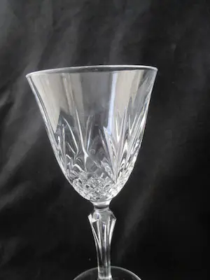 Niet of onleesbaar gesigneerd - 6 grote kristallen glazen kopen? Bied vanaf 1!