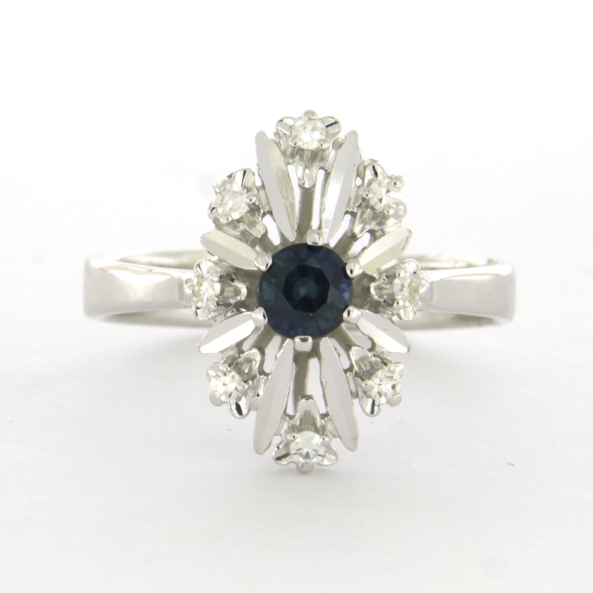 14k wit gouden ring bezet met saffier en single cut geslepen diamant tot. 0.11ct kopen? Bied vanaf 450!