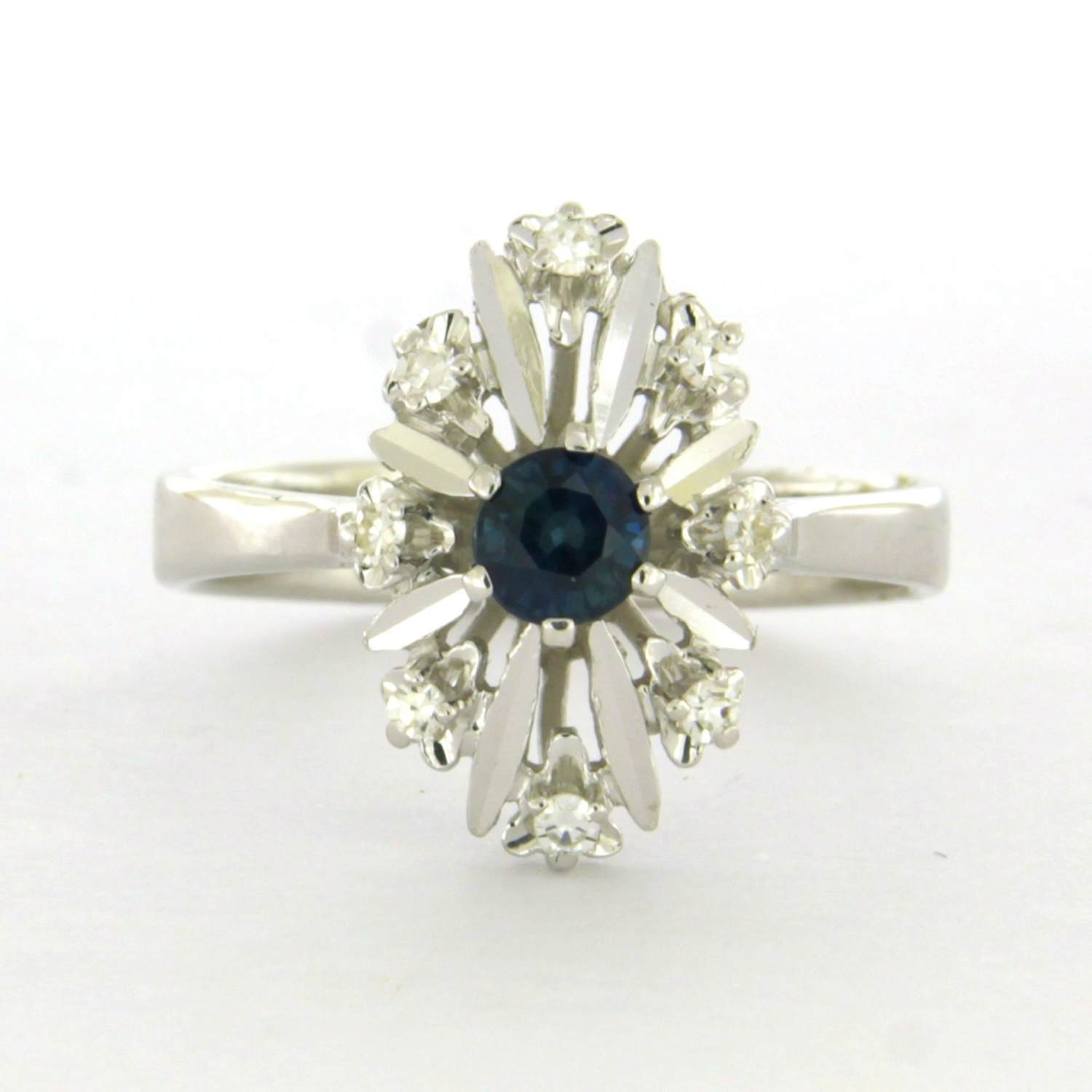 14k wit gouden ring bezet met saffier en single cut geslepen diamant tot. 0.11ct kopen? Bied vanaf 450!