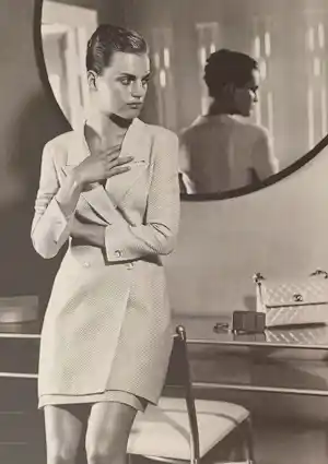 Karl Lagerfeld - Fotolitho Guinevere van Seenus Chanel 1996 kaufen? Bieten Sie von 50!