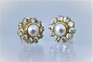 Elegante set 20Krt geel-gouden rozet dames-oorschroeven met parel en zirkonen verkocht voor € 90!