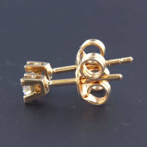 18K Goud - rosé gouden oorknoppen bezet met 0.10 ct diamant kopen? Bied vanaf 160!