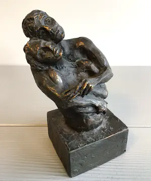 Astrid Veldhuyzen-Koppen - Sculptuur “ De omarming “ kopen? Bied vanaf 89!