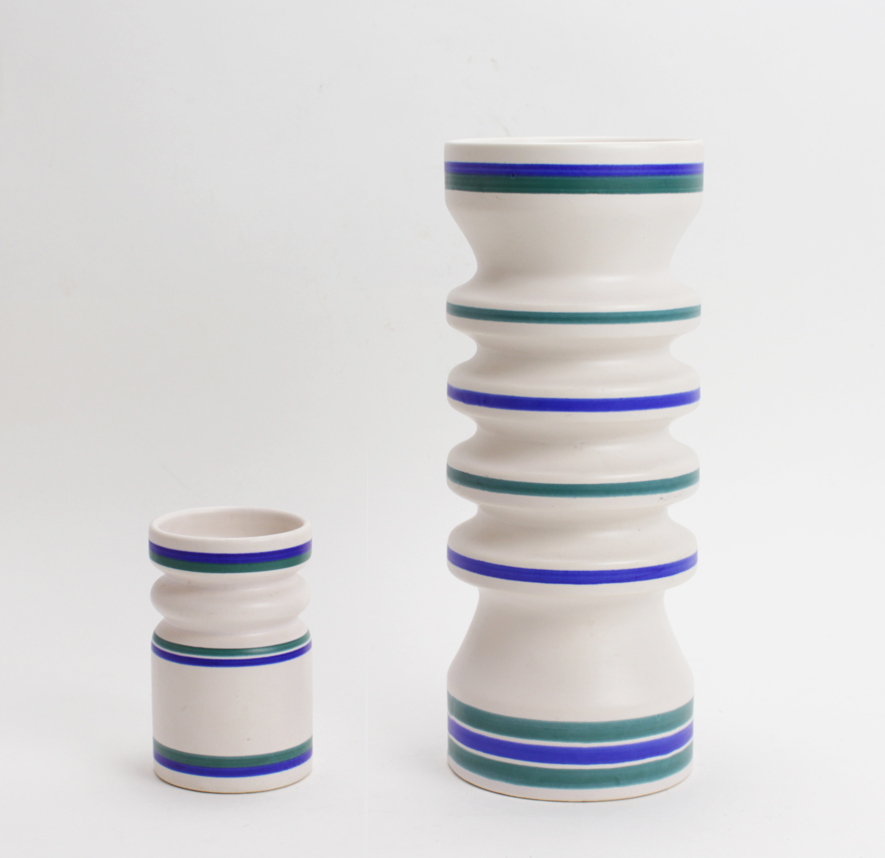 Plateelbakkerij Flora - 2 aardewerk vazen - Bizette verkocht voor € 15!