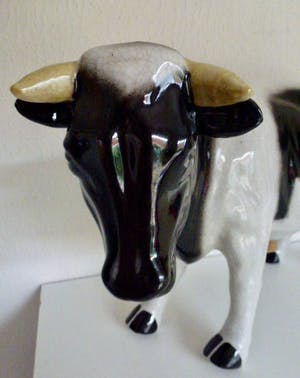 Niet of onleesbaar gesigneerd - Grote zwart bonte Koe, waarschijnlijk als reclamemateriaal in Slagerij? kopen? Bied vanaf 1!