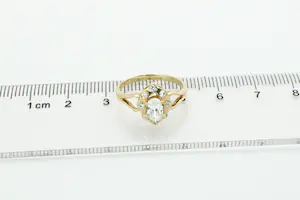 48 - Elegante & fraai opengewerkte 18 Krt gouden entourage ring - kleine maat! kopen? Bied vanaf 110!