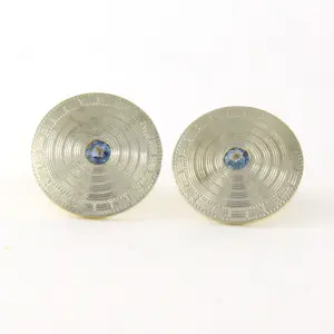 Goud met platina oorknoppen bezet met saffier 5.3 gram kaufen? Bieten Sie von 625!