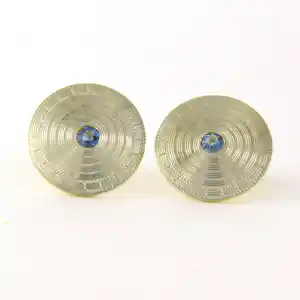 Goud met platina oorknoppen bezet met saffier 5.3 gram kaufen? Bieten Sie von 625!