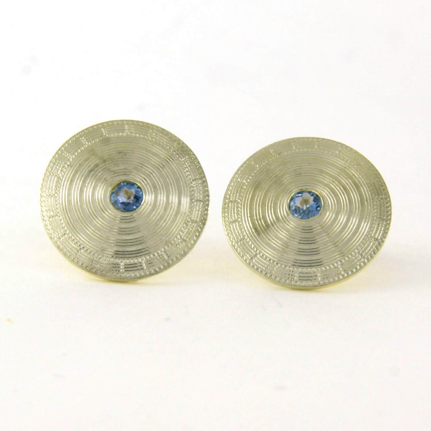 Goud met platina oorknoppen bezet met saffier 5.3 gram kopen? Bied vanaf 625!