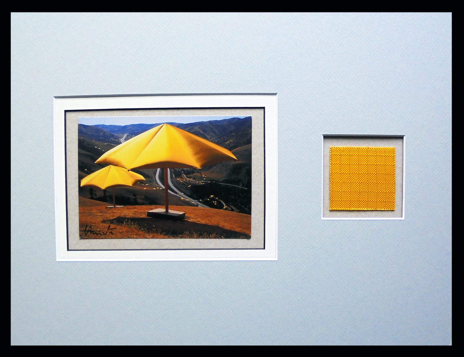 Christo - Umbrella Project for Japan - USA inc. original stofmonster XL -handgesigneerd verkocht voor € 139!