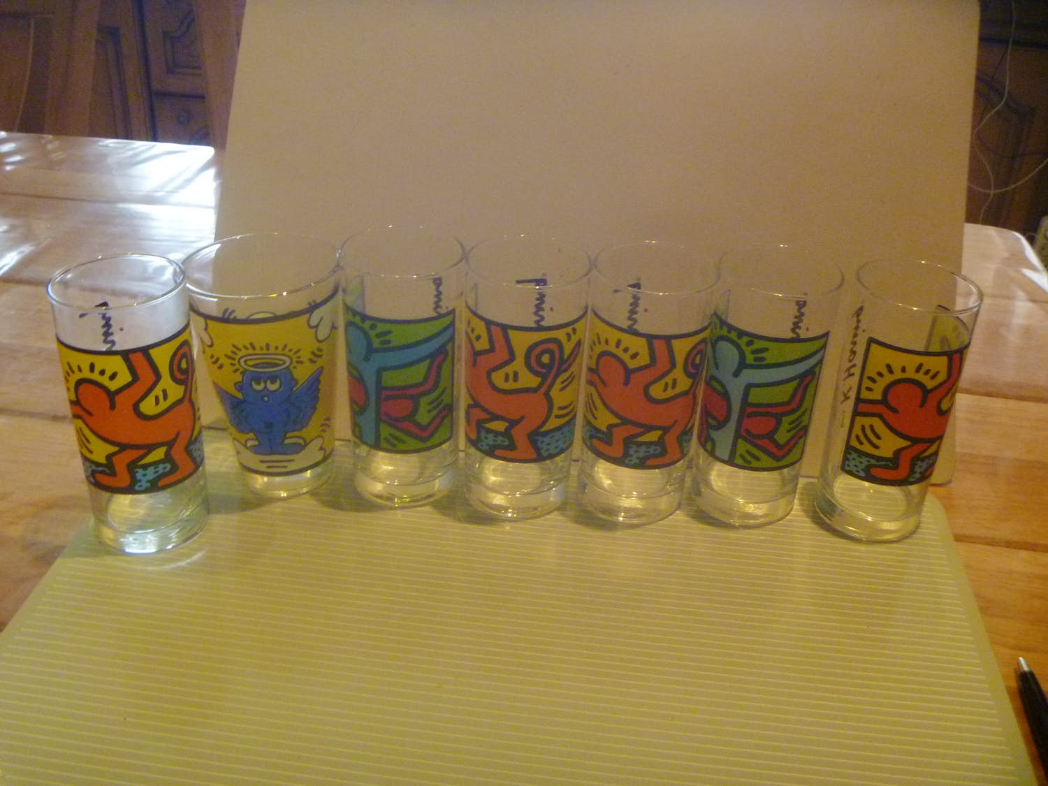 Keith Haring - enkele glazen met illustraties van Keith kopen? Bied vanaf 1!