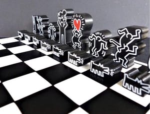 Keith Haring - Schaakspel met 3D vernist houten schaakstukken ,gesigneerd kopen? Bied vanaf 95!