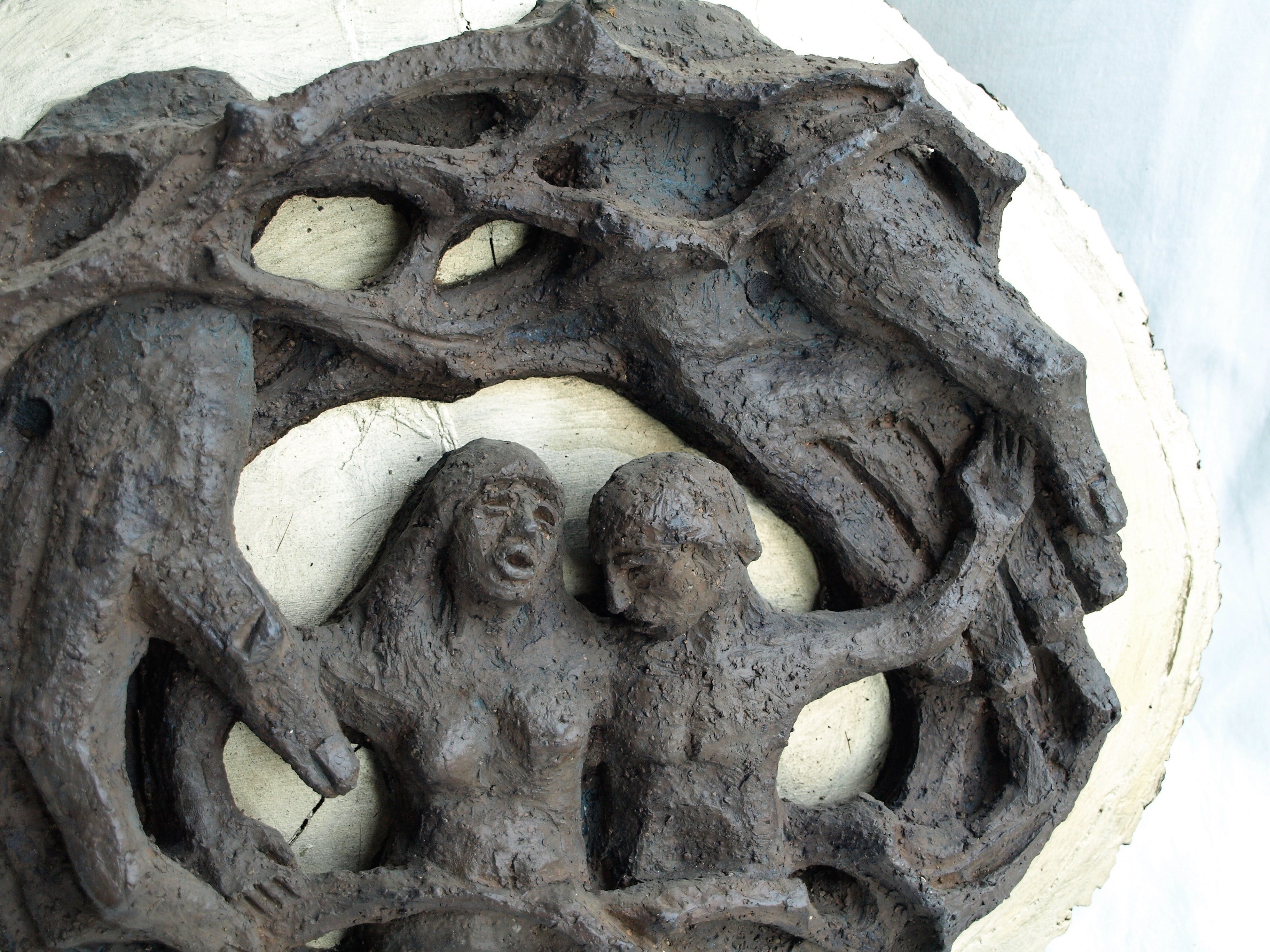 Klaas Pijlman - Sculpture - Erbarmen - Chamotte / Aardewerk op hout – 1979 kopen? Bied vanaf 50!