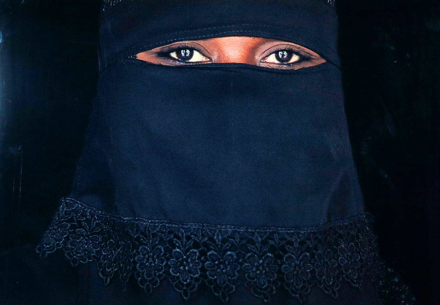Angele Etoundi Essamba - C-print op dibond, Burka kopen? Bied vanaf 150!