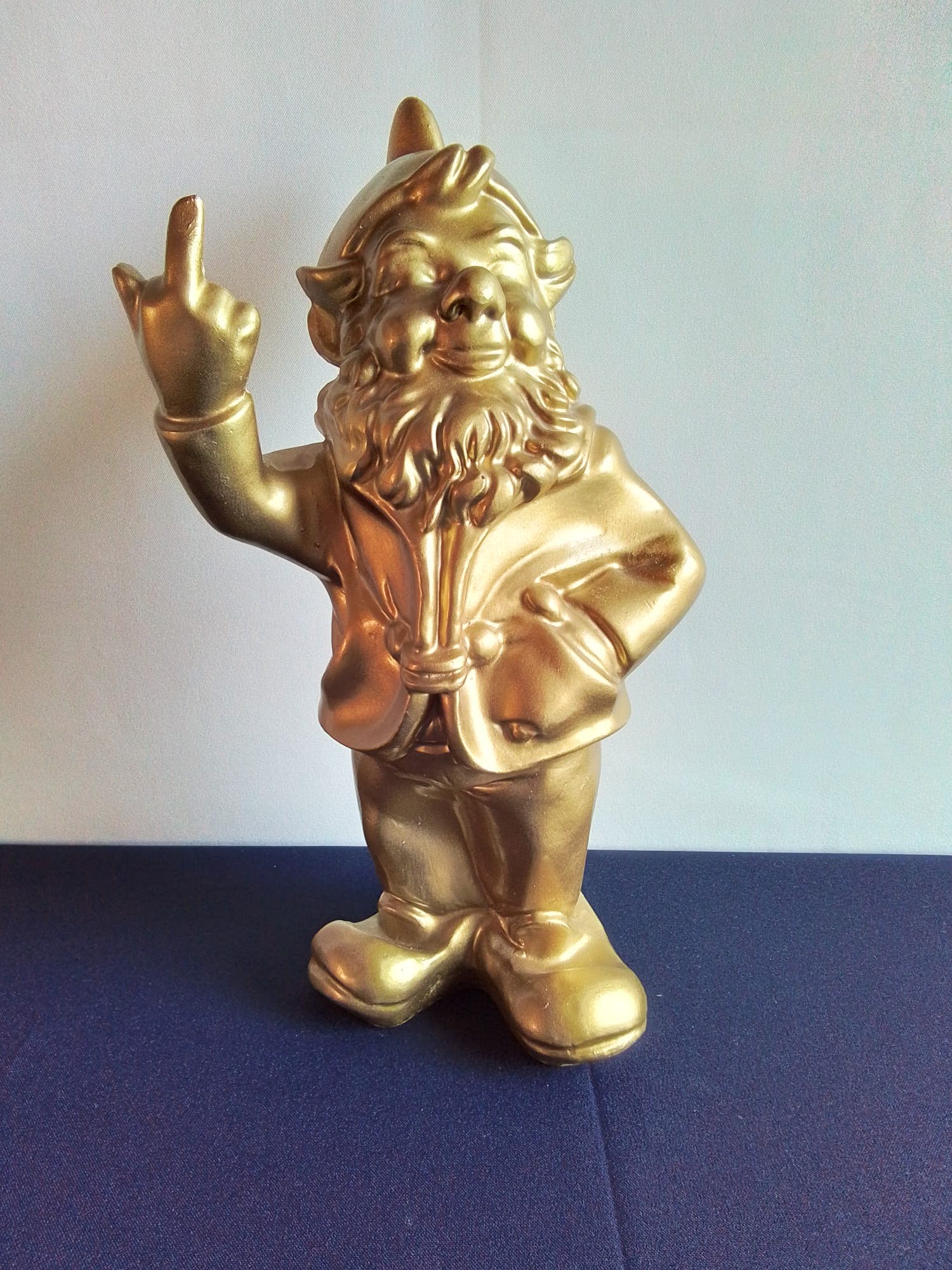 Niet of onleesbaar gesigneerd - Fraaie vergulde "Fuck" kabouter verkocht voor € 1!