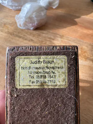 Judith Braun - Zeer fraai vormgegeven sculptuur van vijf mensfiguren die samen een muur vormen kopen? Bied vanaf 100!