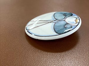 Koninklijke Tichelaar Makkum - Ronde broche speld met bloem kopen? Bied vanaf 1!