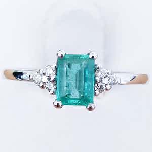 Emerald White Gold Ring with Diamonds verkocht voor € 215!