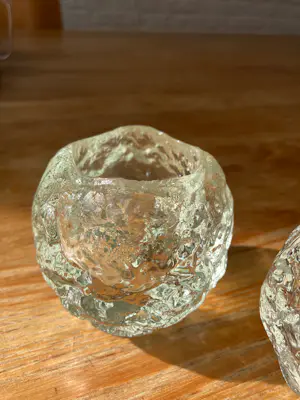 Kosta Boda - Twee theelichthouders "Snowball" door Ann Warff kopen? Bied vanaf 28!