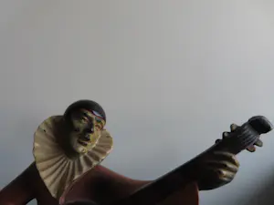Niet of onleesbaar gesigneerd - Pierrot met luit- gitaar kopen? Bied vanaf 1!