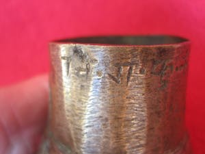 Brons (Onbekend) - Bronzen potje met opschrift. kopen? Bied vanaf 20!