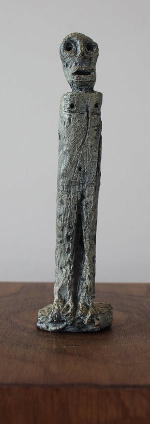Rik van Iersel - gesigneerd bronzen sculptuur: staand figuur kopen? Bied vanaf 450!