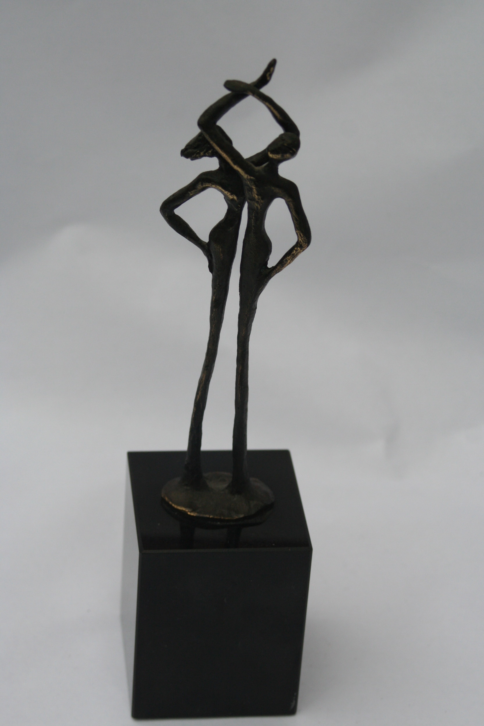 Niet of onleesbaar gesigneerd - man en vrouw - bronzen beeldje - zwart marmer sokkel kopen? Bied vanaf 1!